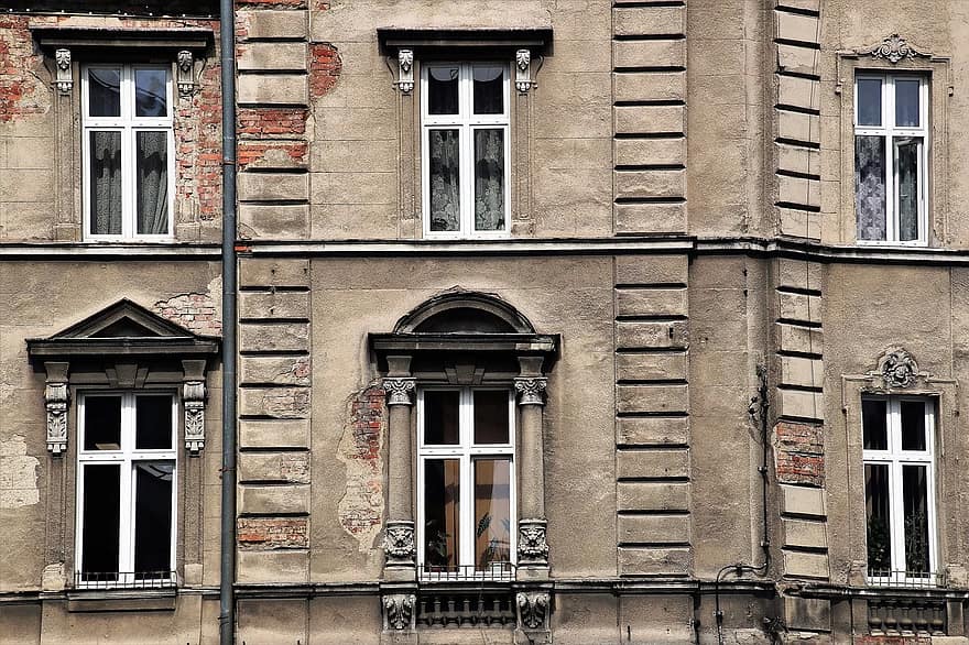 old-windows-old-plaster-facade-kamienica-monument-architecture-window-house-old.jpg