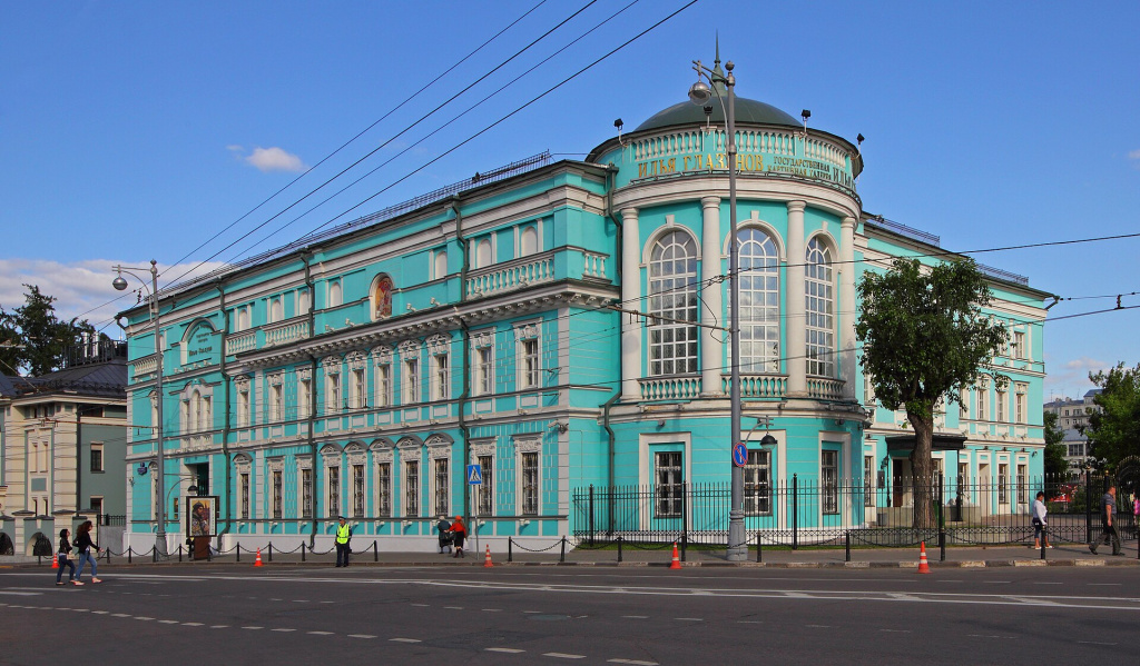 Moscow_05-2012_Volkhonka_01.jpg